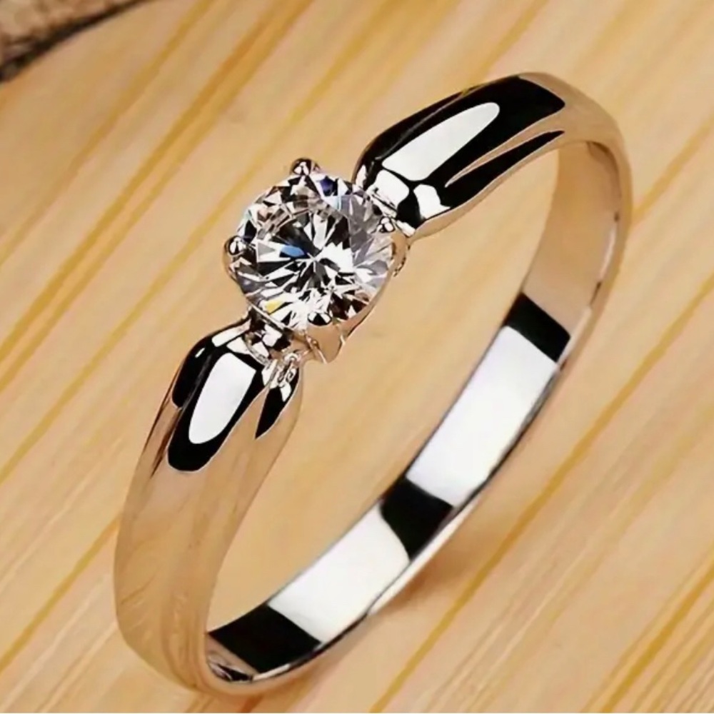 Silver plated Heart Zirconia Round Solitaire Ring Sz 7, 8 or 9 NWT